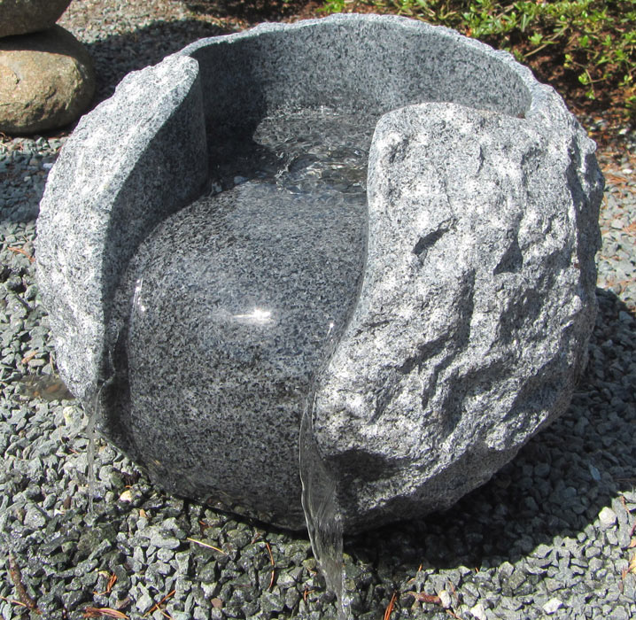Granitkugel-Brunnen