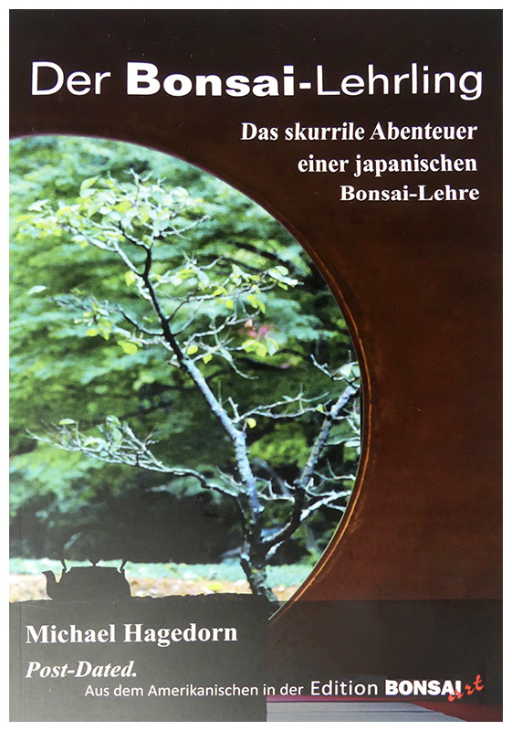 Der Bonsai-Lehrling
Das skurrile Abenteuer einer japanischen Bonsai-Lehre
Edition BONSAI ART 2021

Hagedorns Buch, in dem er seine Lehrzeit lebhaft und humorvoll schildert, vermittelt einen intimen Einblick in das Leben der Bonsai-Profis in Japan.

Das en