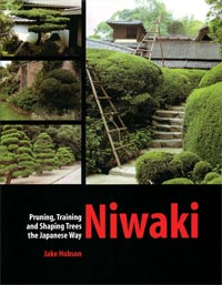 Autor: Jake Hobson
(komplett in englischer Sprache)

Die perfekte Mischung für Liebhaber von Bonsai und japanischen Gärten. Die Techniken, die in diesem Buch so brilliant dargestellt werden, sind genauso tief in der Bonsaigestaltung verwurzelt wie in der 